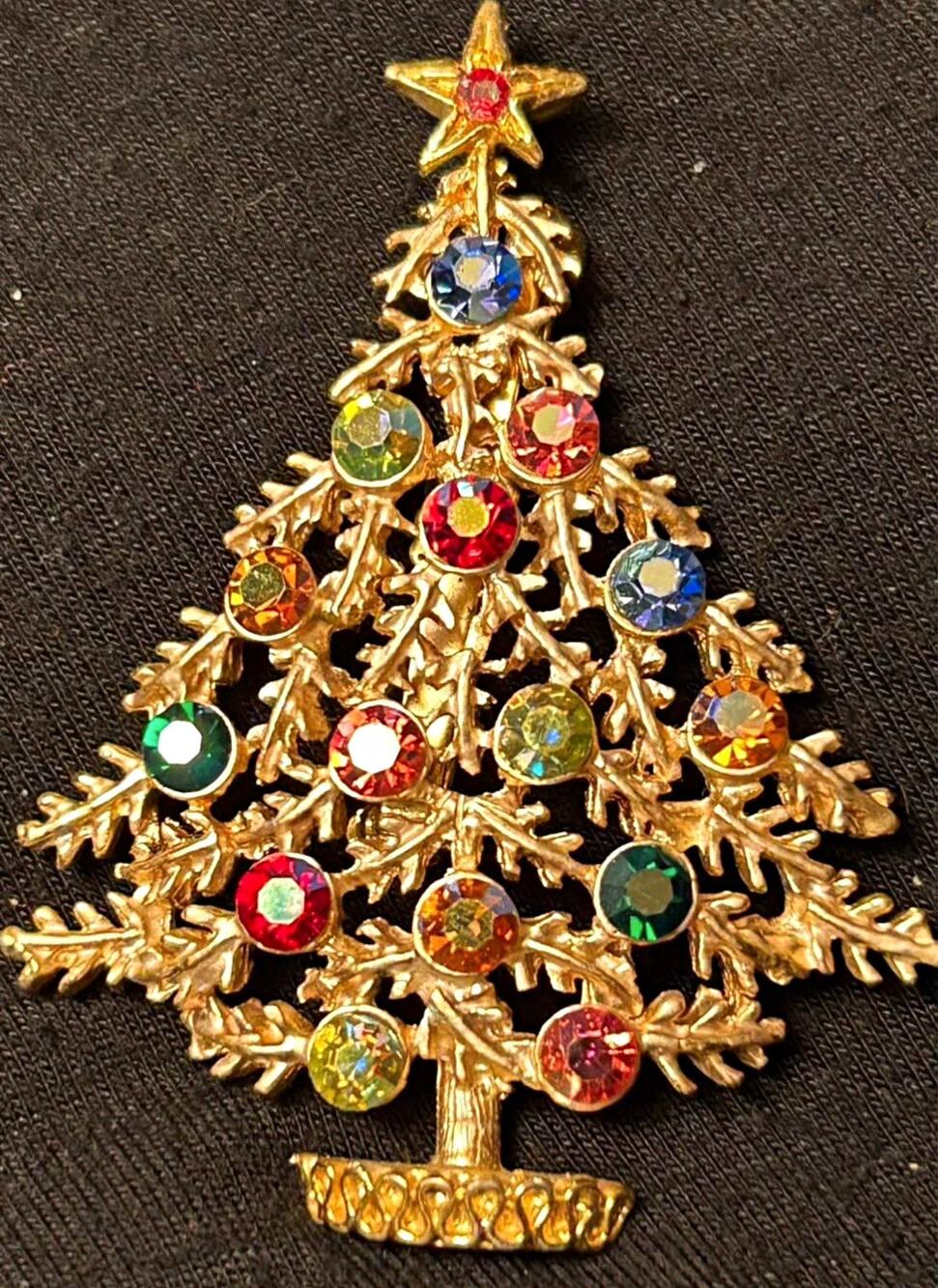 Weiss Signed Gold Tone Christmas Tree Brooch Pin – Multicolor Rhinestones